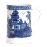 Lowestoft porcelain tankard, circa 1780, decorated with a blue printed design of a pagoda