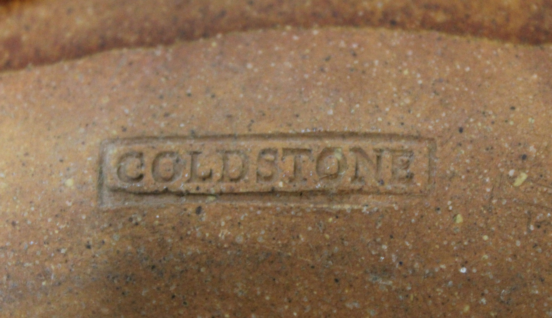 Set of three brown glazed goldstone pottery dishes with a slip design, largest 28cm diam (3) - Image 5 of 5