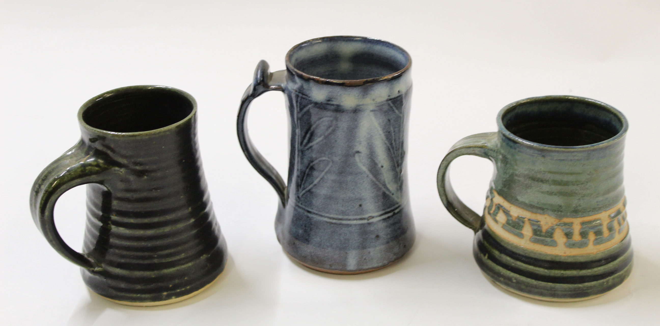 Ladi Kwali (circa 1925-1984), pottery tankard with impressed monogram for Ladi Kwali in blue - Image 2 of 5