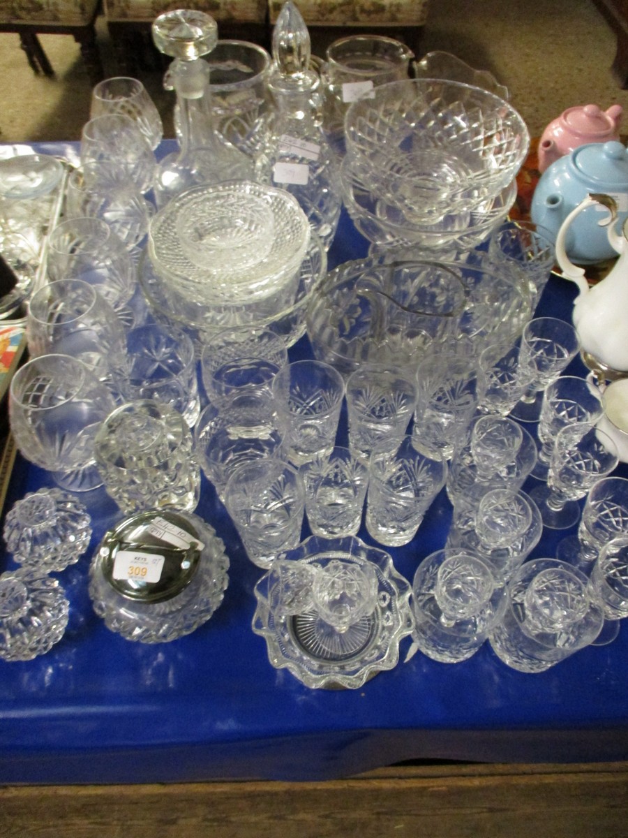 LARGE QUANTITY OF GLASS WARES INCLUDING DECANTERS, GLASSES, JUGS ETC