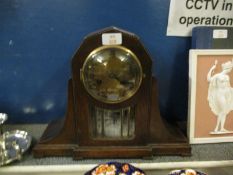 WOODEN CASED MANTEL CLOCK, APPROX 31CM