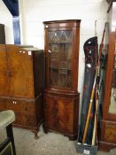 REPRODUCTION MAHOGANY FLOOR STANDING CORNER CUPBOARD WITH ASTRAGAL GLAZED DOOR