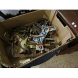 BOX CONTAINING VARIOUS VINTAGE WOODWORKING CLAMPS ETC