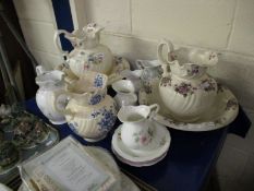 MIXED LOT OF WASH JUGS AND BOWLS, PRINTED FLORAL JUGS ETC (QTY)