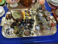 TRAY CONTAINING A LARGE QUANTITY OF VARIOUS BIRD FIGURES, ROBERTSONS GOLLY BAND FIGURES ETC