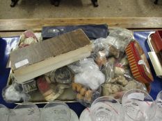 TRAY OF VARIOUS WOODEN GAME COUNTERS, DOMINOES ETC