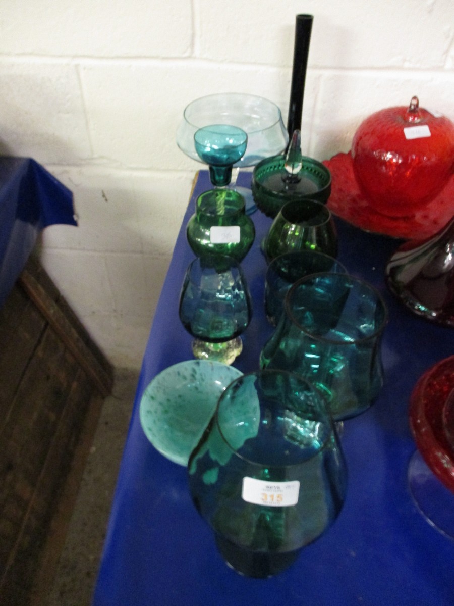 LARGE QUANTITY OF VARIOUS COLOURED GLASS