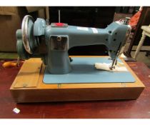 SINGER SEWING MACHINE