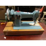 SINGER SEWING MACHINE