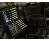 BAKELITE GENTLEMAN'S VANITY SET TOGETHER WITH AN OAK CASED SET OF FISH KNIVES AND FORKS