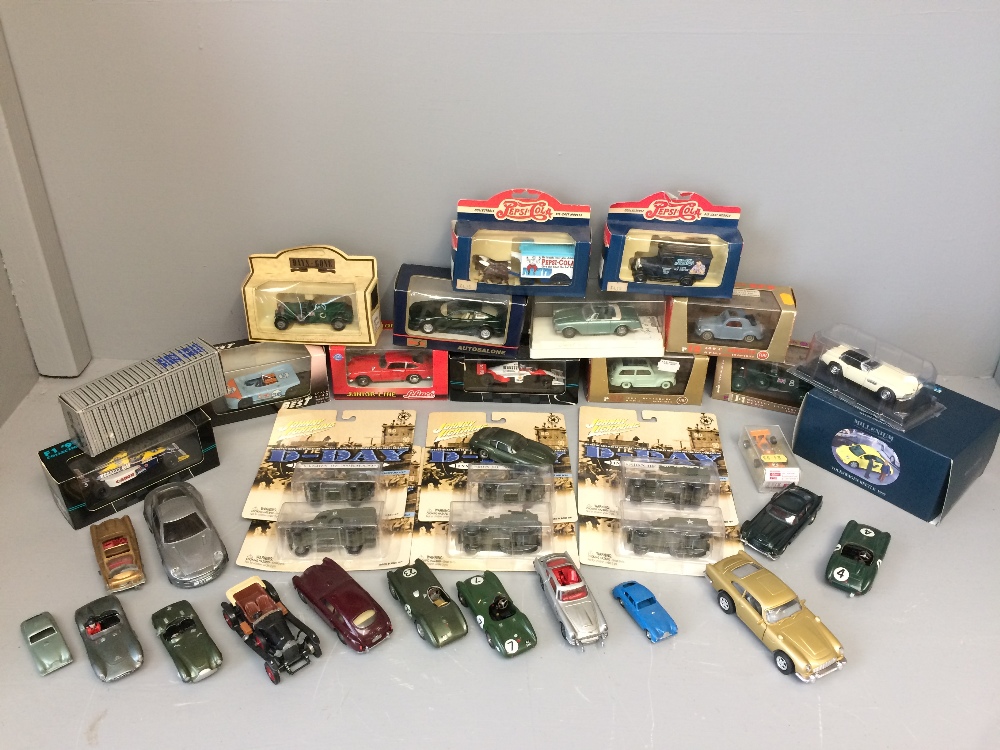 General Clearance Lots: Qty of die-cast models of Aston Martins by a selection of makers & mixed