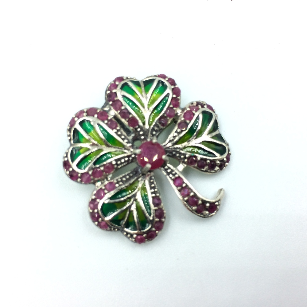 Silver 4 leaf clover brooch/pendant with central ruby panel - Image 2 of 2