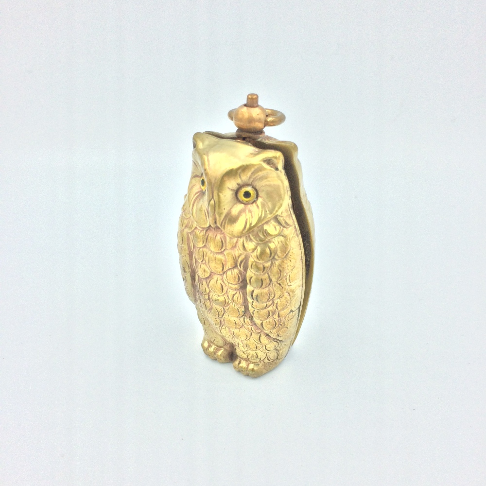 Unusual sovereign case in the form of an owl