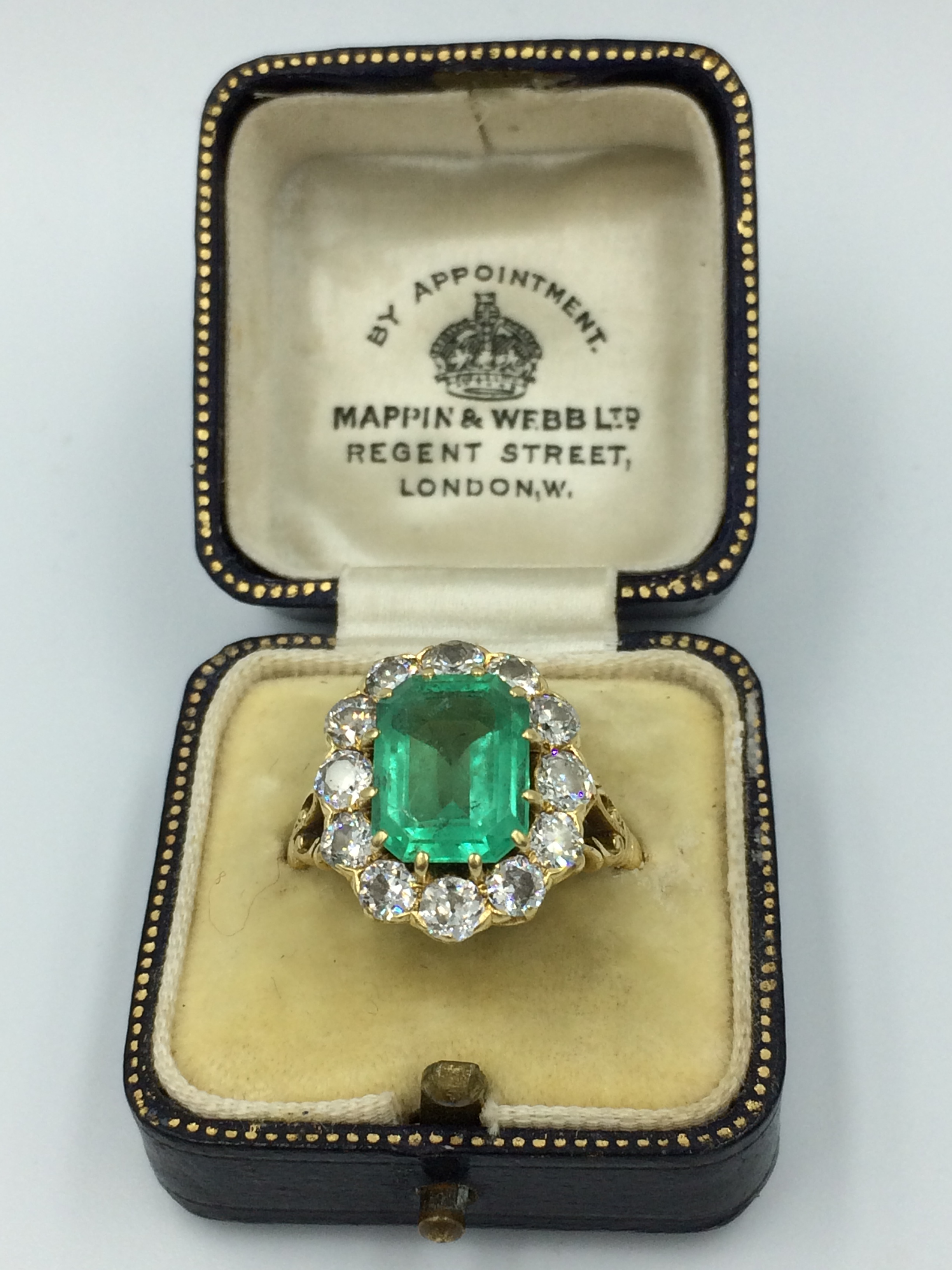 Antique Columbian 4ct emerald cluster ring in yellow gold with CCS certificate