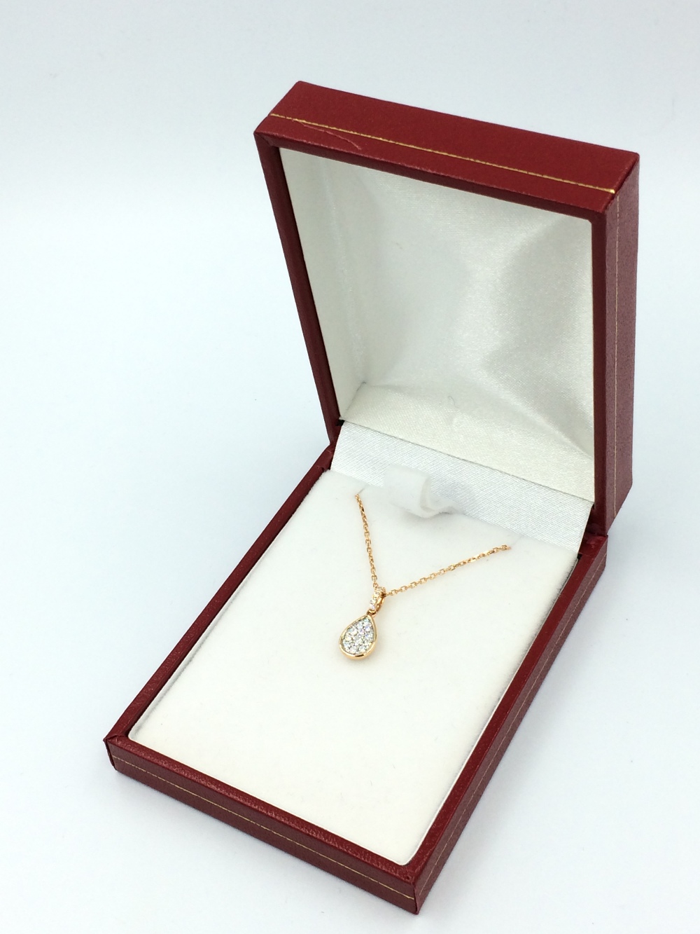 18ct Rose gold diamond pendant necklace of 25 points approx