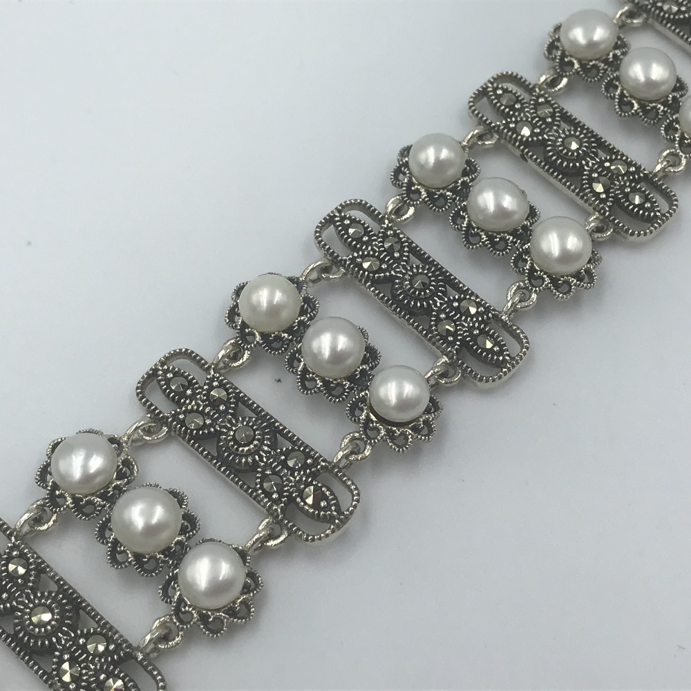 Silver marcasite & freshwater paneled bracelet - Image 2 of 2