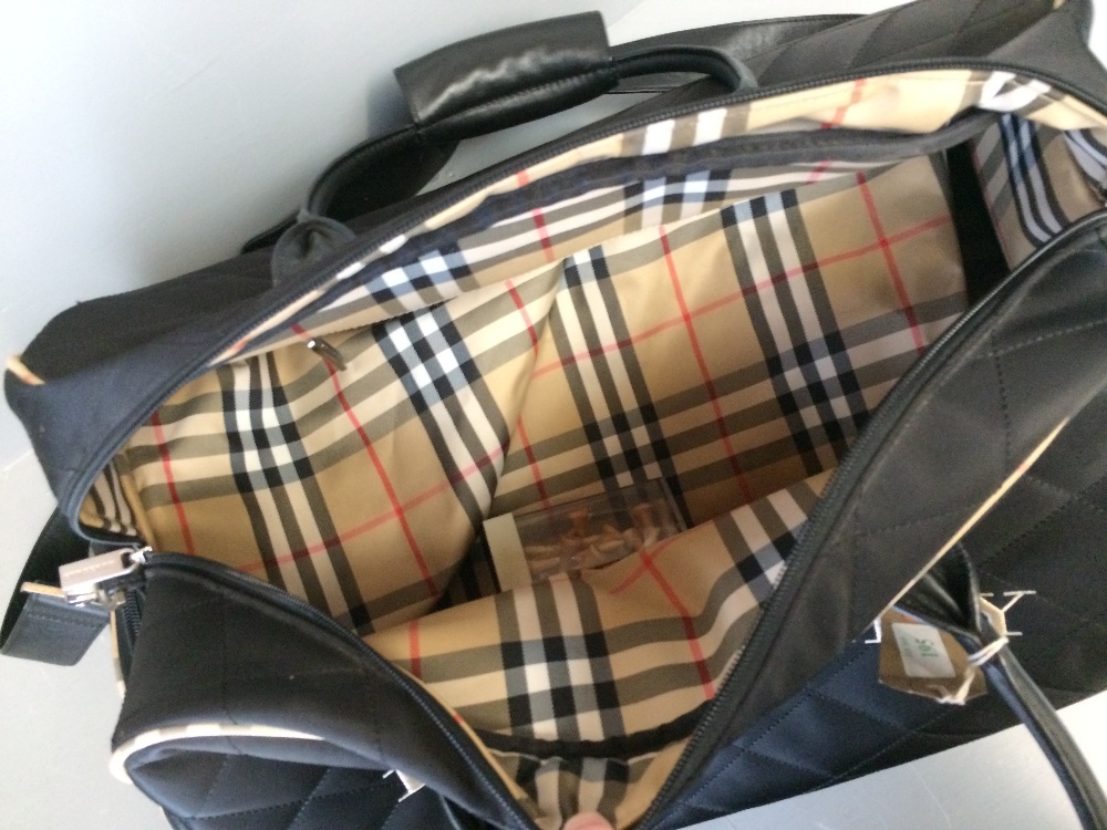 Burberry golf holdall with Burberry golf tees 50x34x50cm - Image 4 of 4