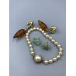 Pair of amber & yellow metal pendant earrings, a synthetic pearl bangle & a pair of silver gem set