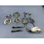 Collection of sterling silver items to include hardstone pink brooches (8)