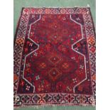 Red ground Shiraz rug 123 x 160 cm