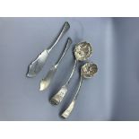 Sterling silver Georgian & Victorian sugar sifters & 2 butter knives 4.5oz
