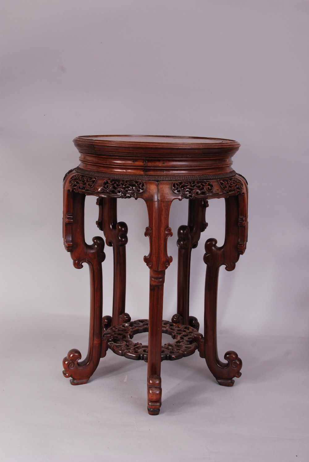 Chinese Huali circular stand, 60cm high, 45cm diam.