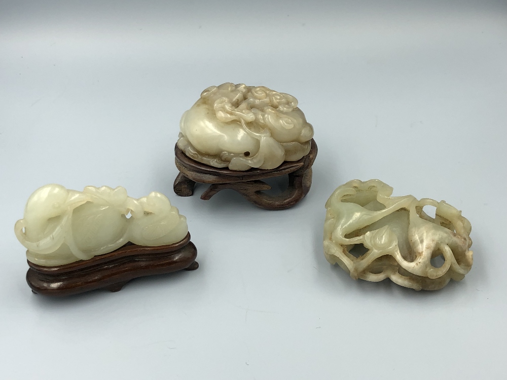 C19th/C20th Chinese jade carvings in form of geese, Shishui & fruit with 2 stands (3) Provenance - Image 2 of 3