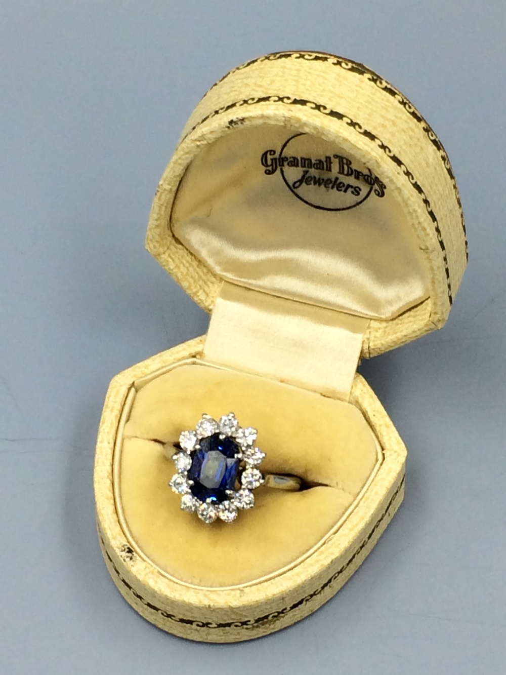 Platinum & 18ct white gold impressive sapphire & diamond ring size N - Image 4 of 5