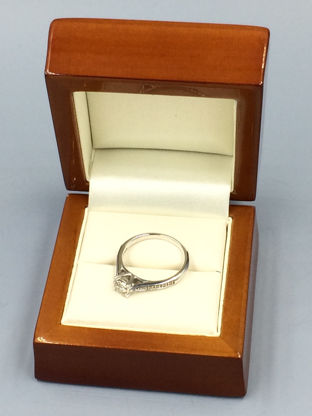 White gold central diamond ring 0.25ct size L/M in wooden box