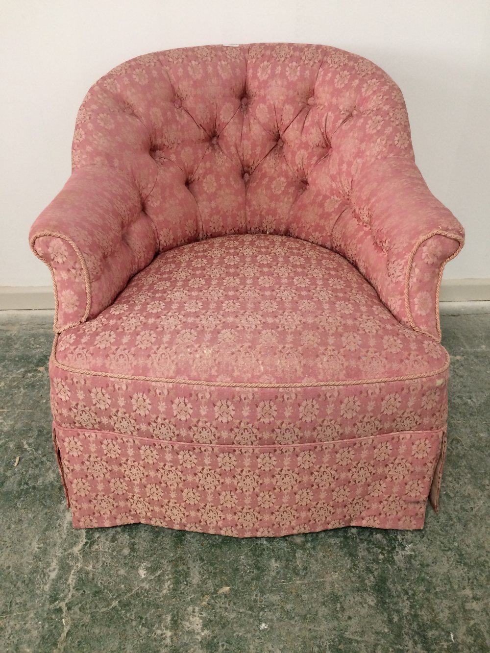 Victorian ladies button back tub chair on turned legs & castors - Image 2 of 2