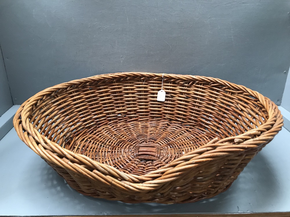 Wicker dog basket