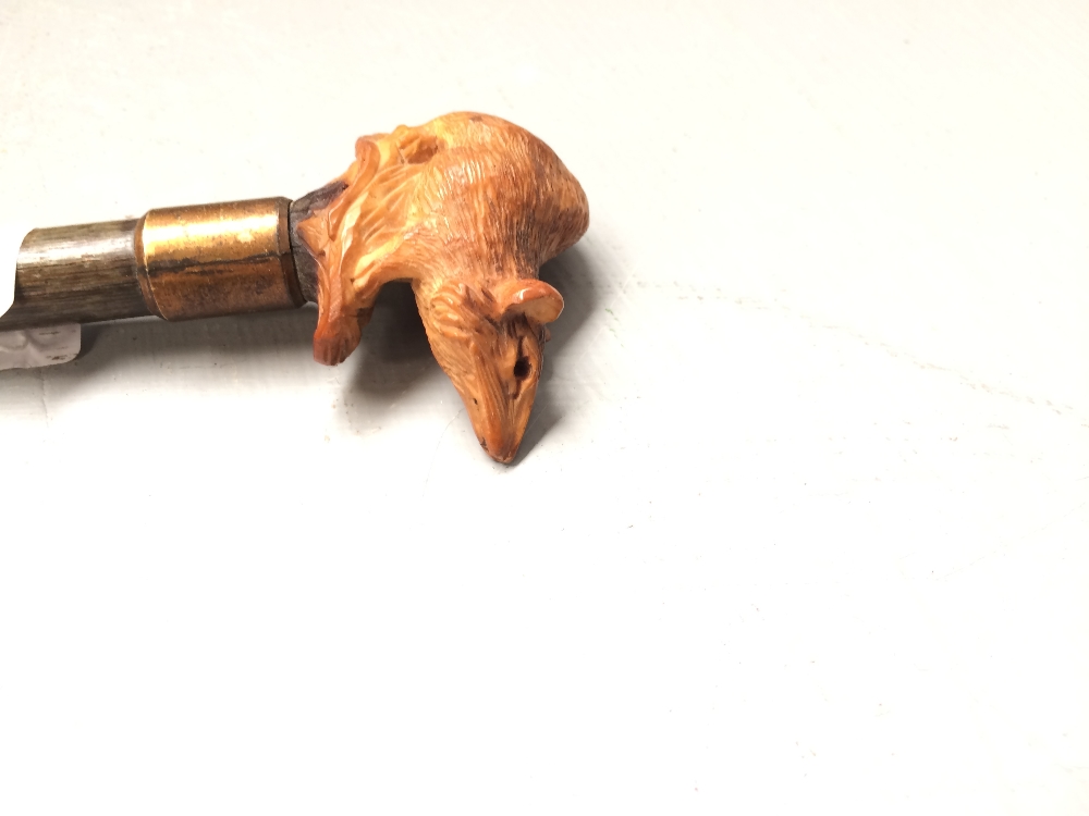 Parasol handle in the form of a carved rat - Image 2 of 2