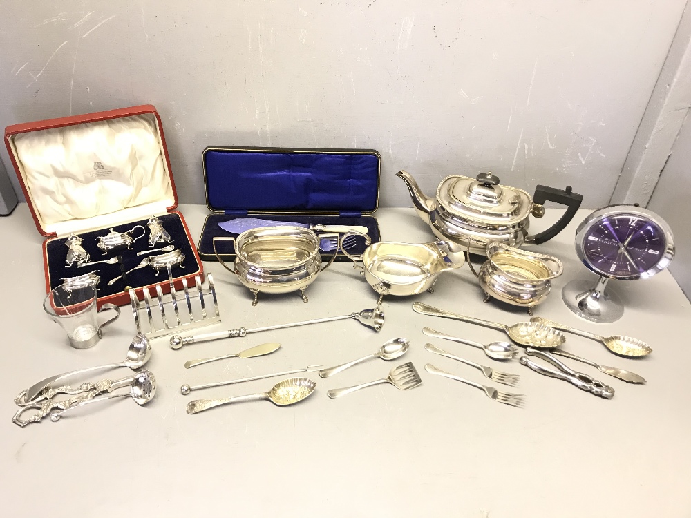 Qty of silver plate to include 3 piece tea set, fish servers, cased set of mustard pot, 2