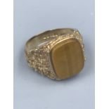 9ct Gold gentlemans signet ring set with tigers eye panel to a textured shank size Q 7g