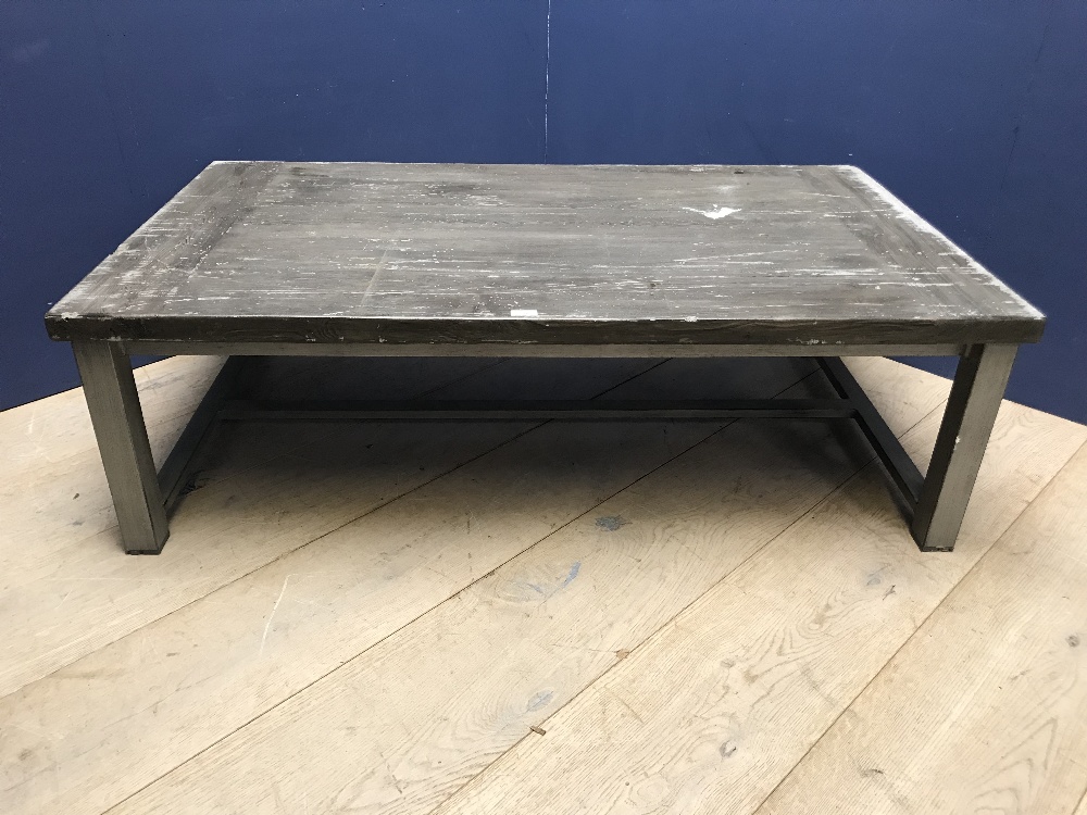 Heavy low table for outdoor use with tubular aluminium frame, with wood effect concrete top 130 x 75 - Image 2 of 2