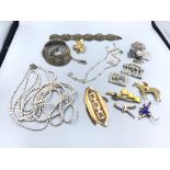 Collection of white metal & costume jewellery items