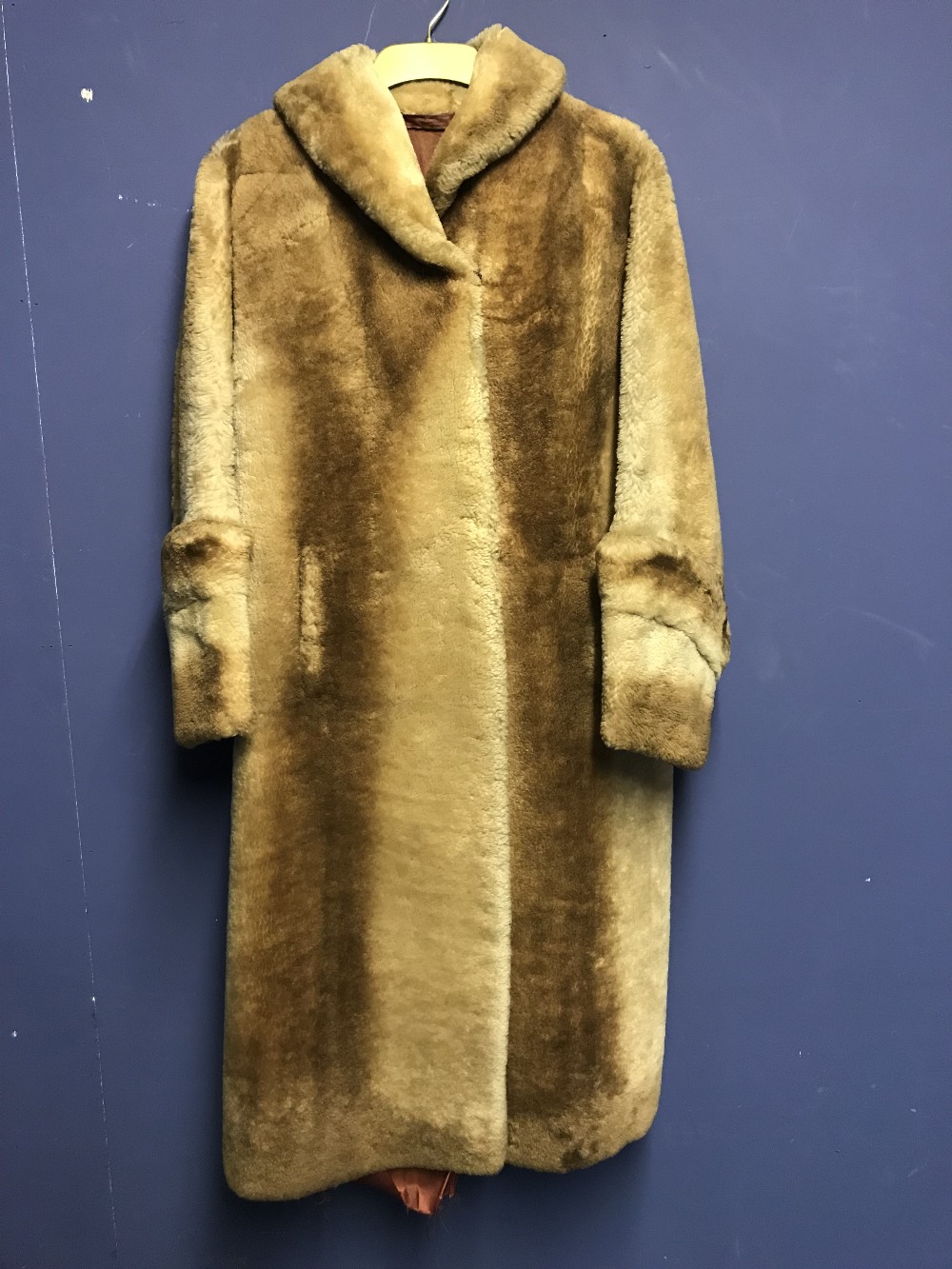 Half length sheared rabbit ladies coat & full length beaver lamb wool coat (114 cm) approx 14-16 - Image 2 of 2