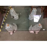 Contemporary glass coffee table with 4 dogs of fo supports 112 x 97 cm