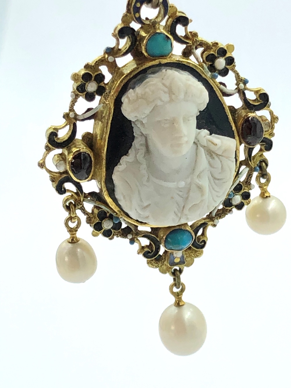 NO ONLINE BIDDING LOTS 1-30. C18th reversable pendant, central carved agate in a pierced