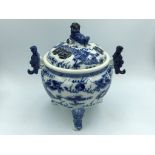 C19th blue and white censer with lid, 18 cm H