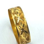 Unmarked yellow metal bangle