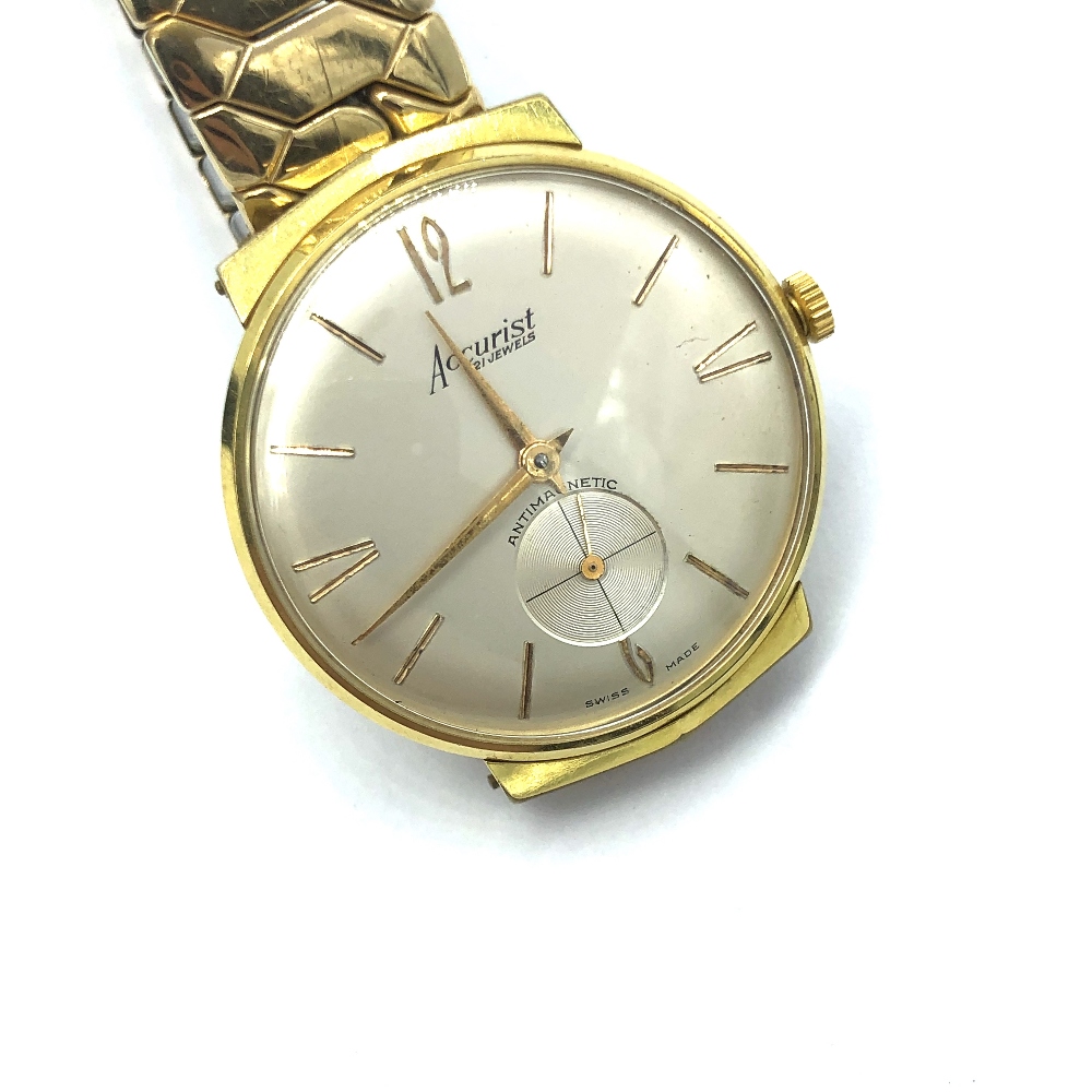 Gentlemans accurist automatic yellow metal wristwatch, cream face with Roman interval baton - Image 2 of 2