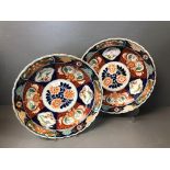 Pair of Imari chargers 37 cm