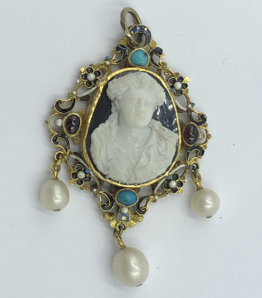 NO ONLINE BIDDING LOTS 1-30. C18th reversable pendant, central carved agate in a pierced - Image 2 of 4