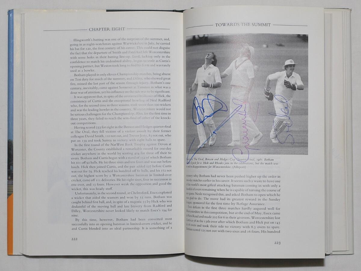 'The Official History of Worcestershire Cricket Club', David Lemmon, Helm Publishing, London 1989. - Image 2 of 2