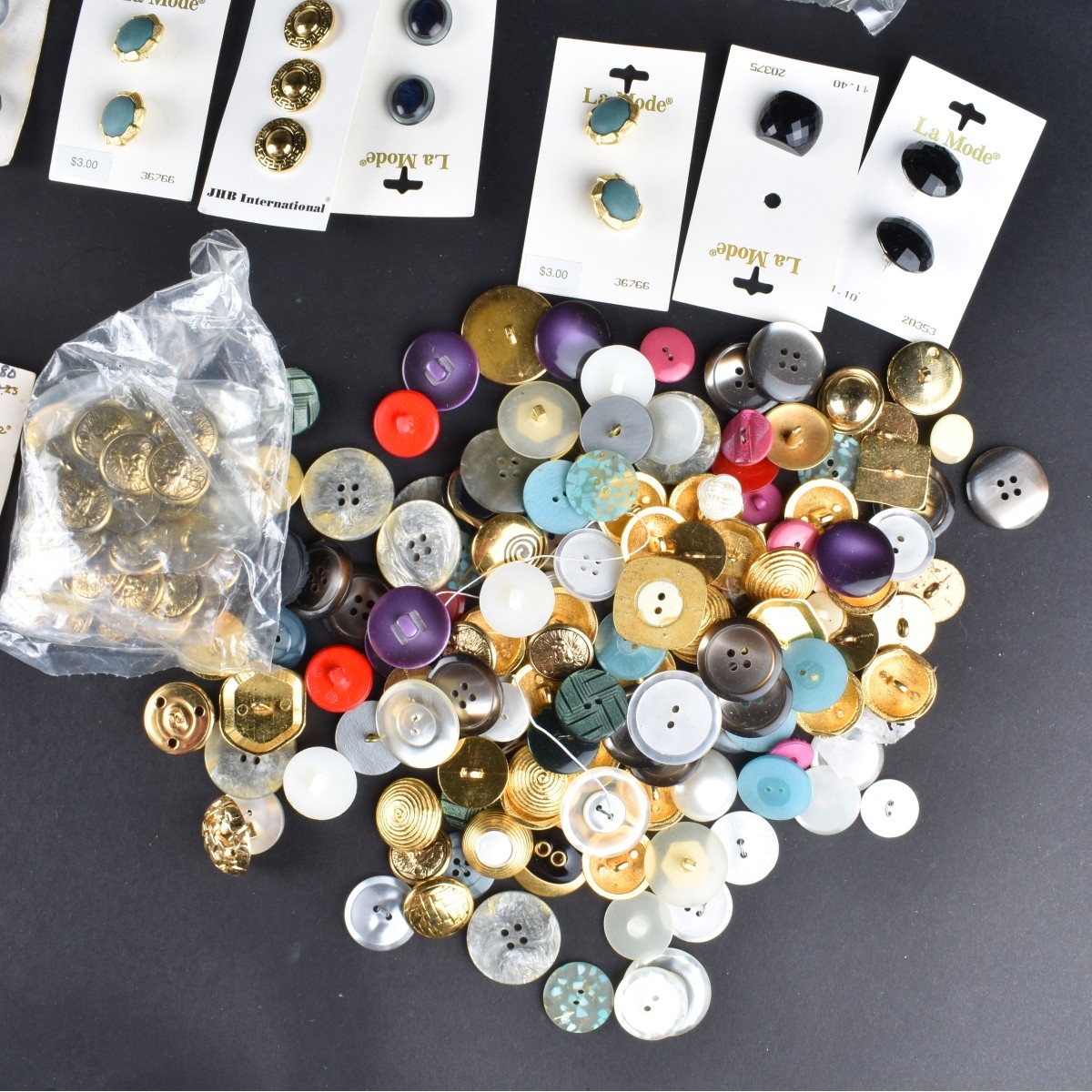 Large Lot of Assorted Decorative Buttons - Bild 2 aus 3