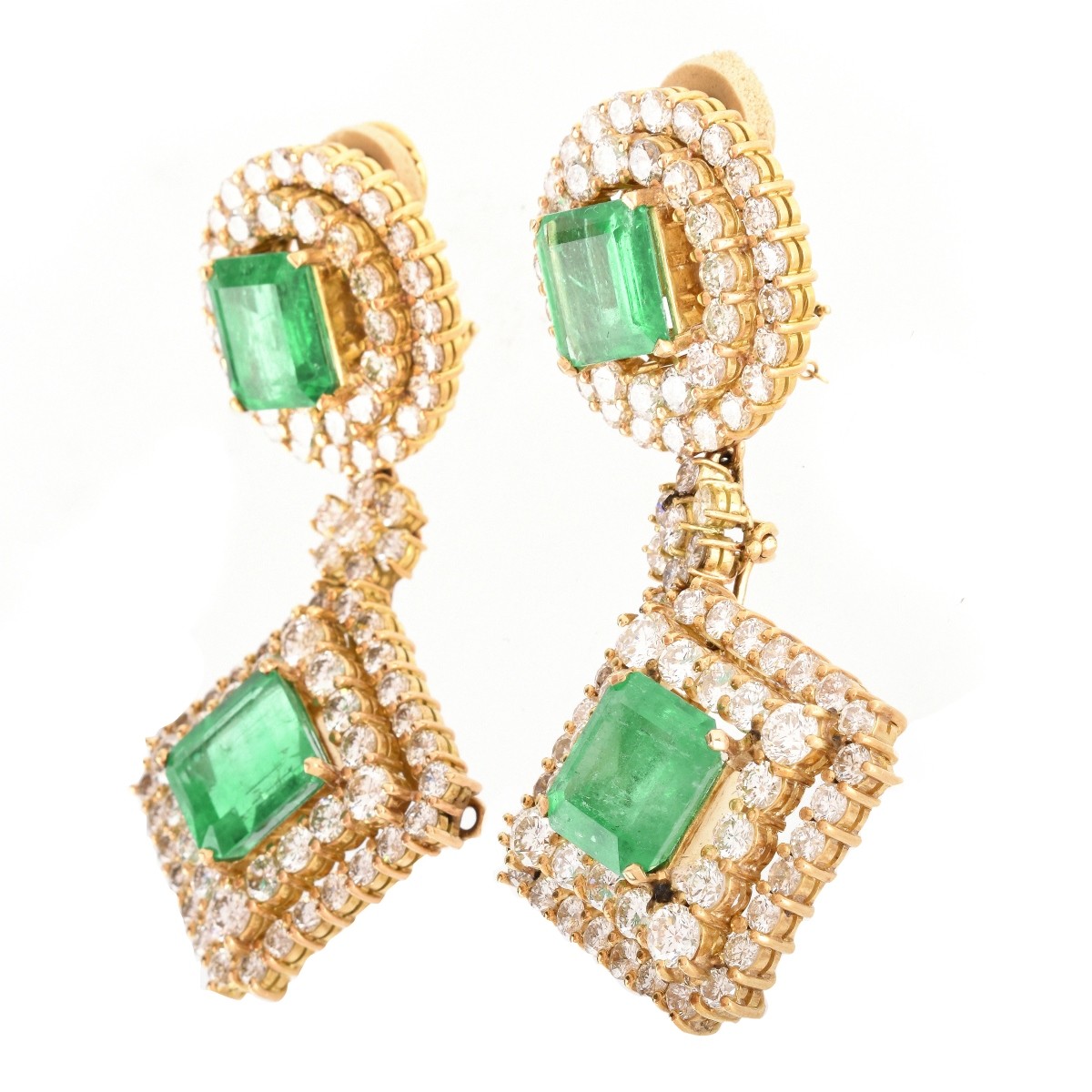 Important Emerald, Diamond and 18K Earrings - Image 2 of 4