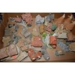 A box of assorted lose cottage ornaments to include David Winter Stratford House, David Winter