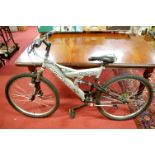 A British Eagle Tundro 18-speed gent's mountain bike