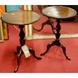 A pair of reproduction mahogany circular topped low pedestal occasional tables, dia. 35.5cm